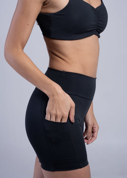 Short com Bolso Preto
