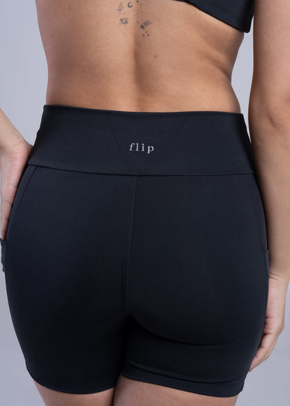 Short com Bolso Preto